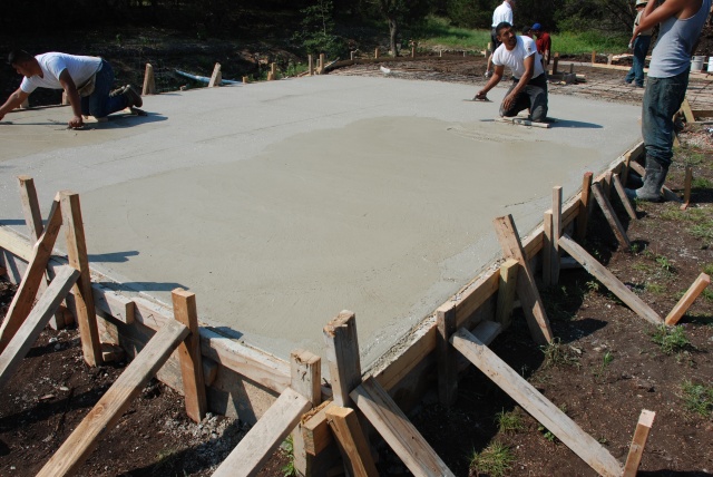 2010/05(May)/Firepit construction/640x480_2010-05-29-42 Firepit Construction.jpg